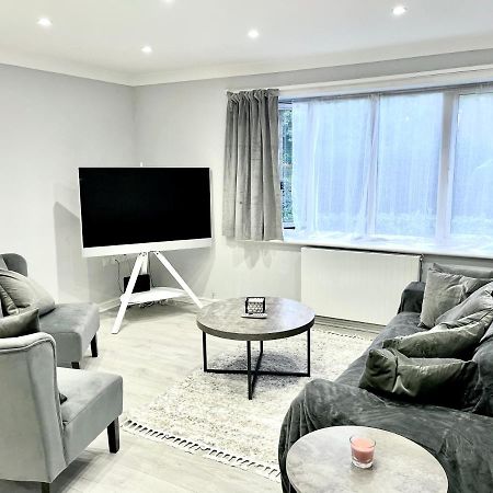 Lovely 1 Bed Apartment, 15Mins From Central Londra Esterno foto