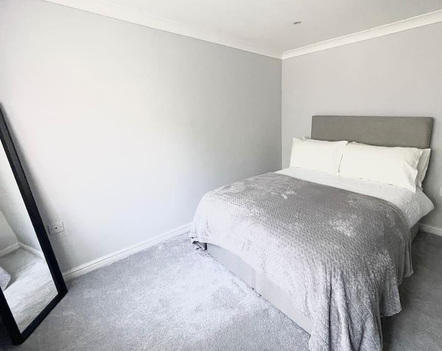 Lovely 1 Bed Apartment, 15Mins From Central Londra Esterno foto