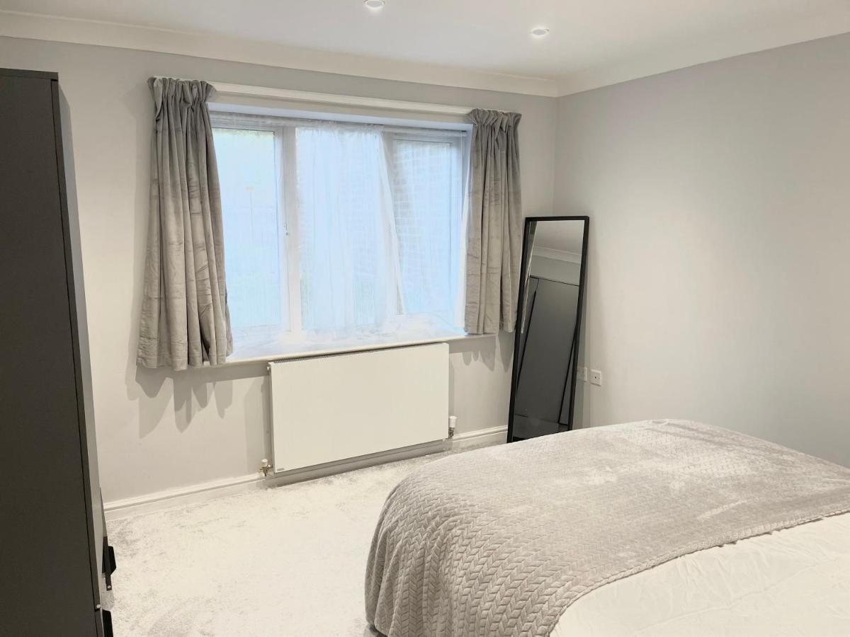 Lovely 1 Bed Apartment, 15Mins From Central Londra Esterno foto
