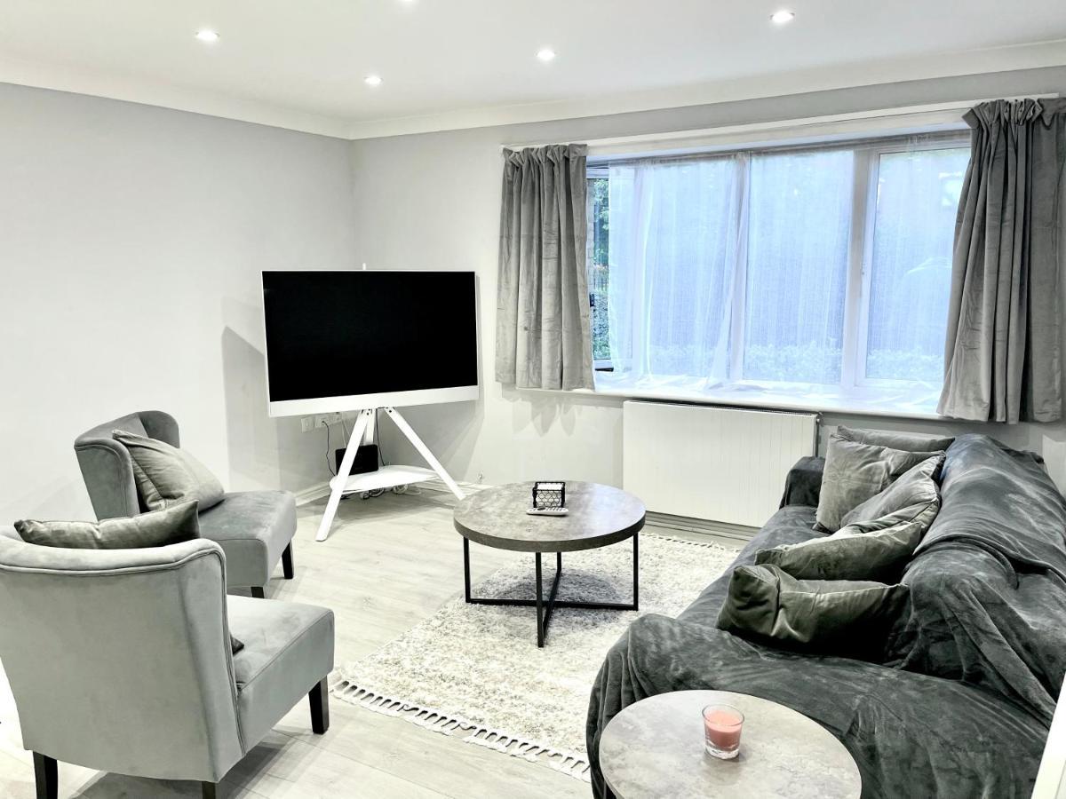 Lovely 1 Bed Apartment, 15Mins From Central Londra Esterno foto